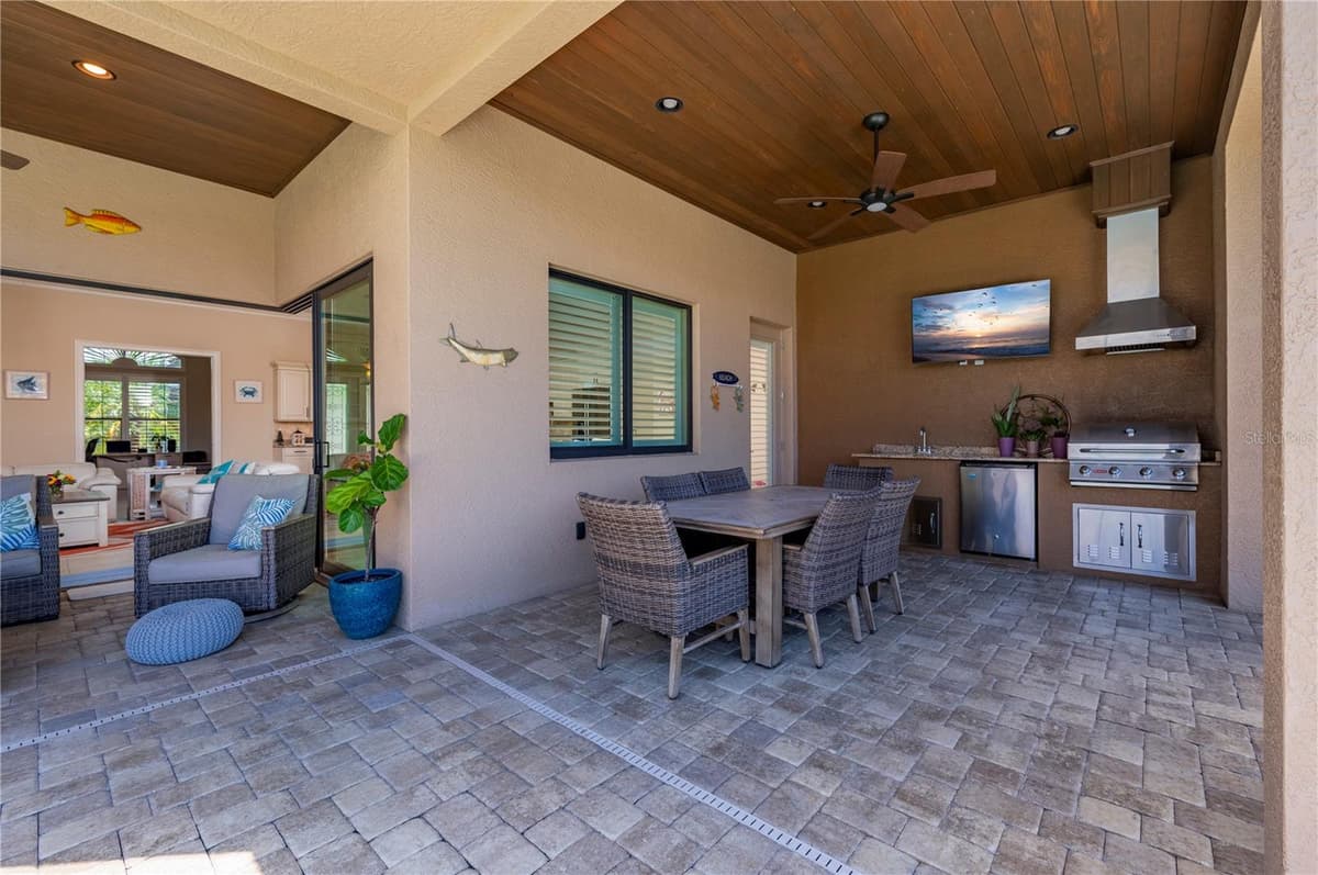325 SEGOVIA DRIVE — photo 43 of 54