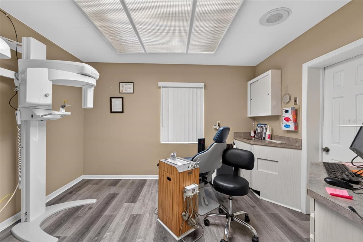 1205 BAKER STREET — photo 17 of 56