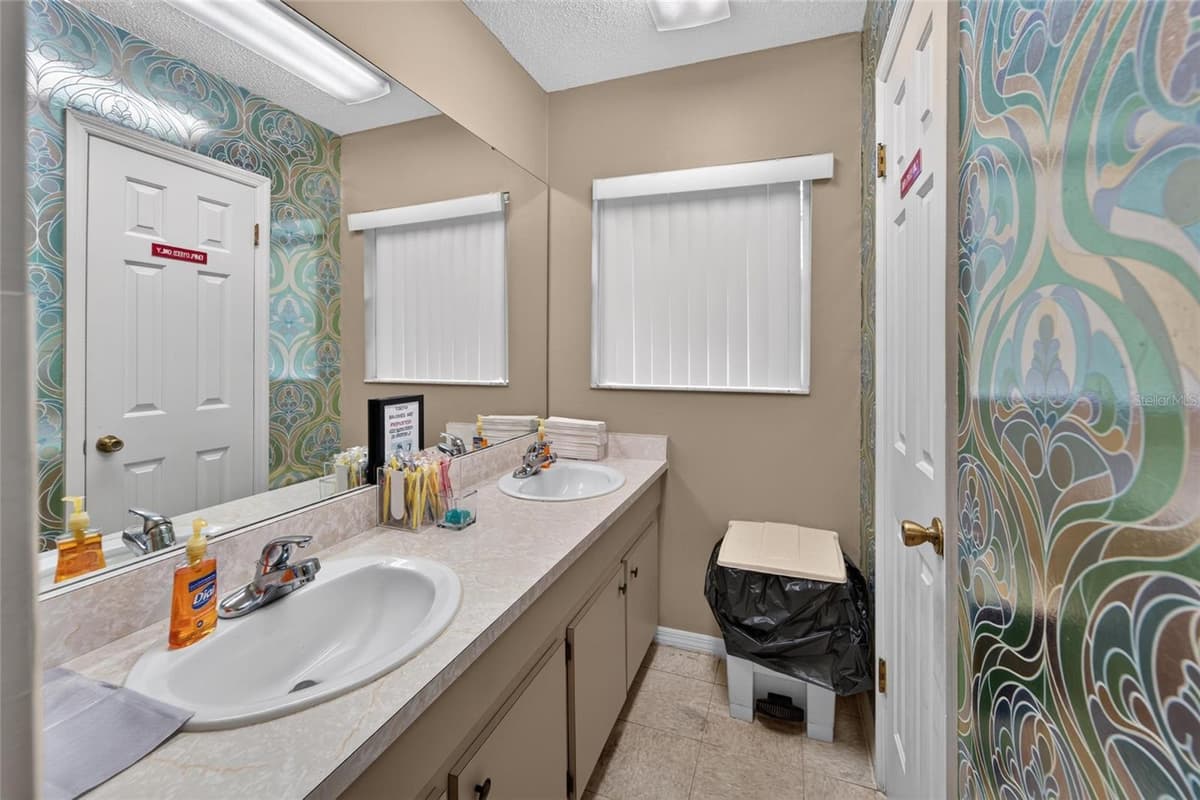 1205 BAKER STREET — photo 20 of 56