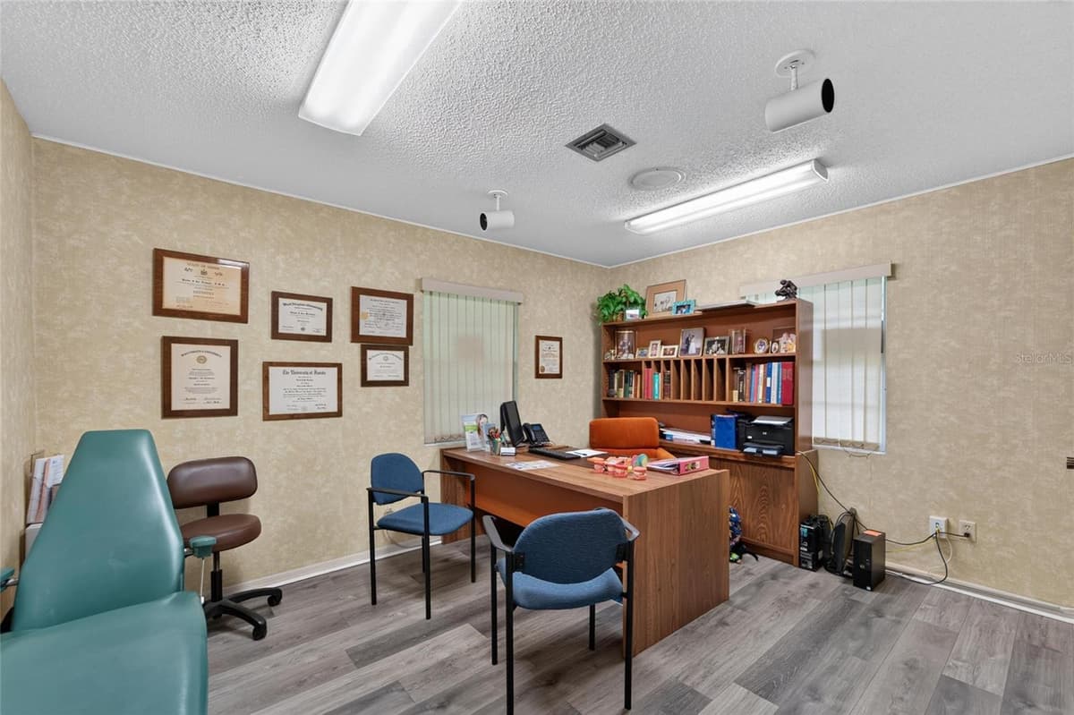 1205 BAKER STREET — photo 11 of 56