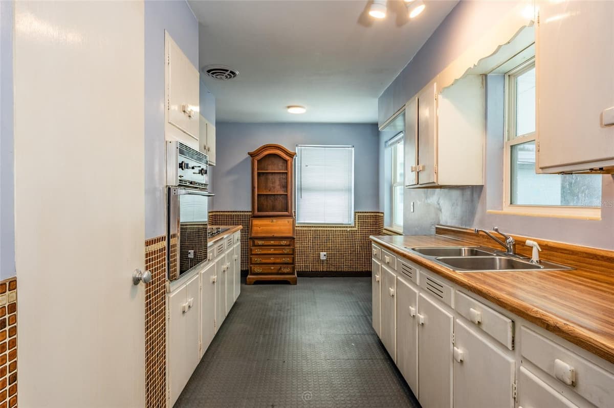 1256 BEL AIRE DRIVE — photo 4 of 38