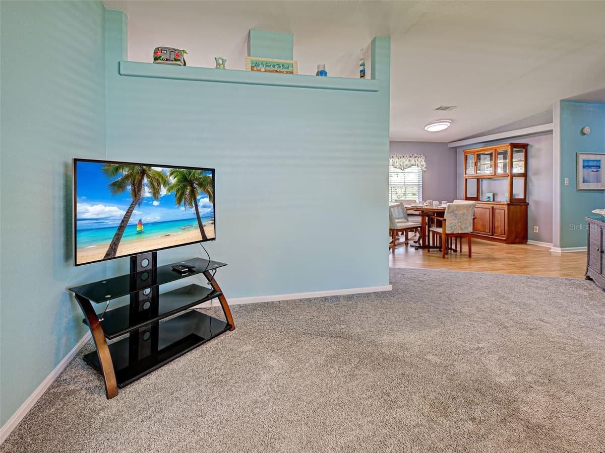 6562 HIKINA DRIVE — photo 8 of 37