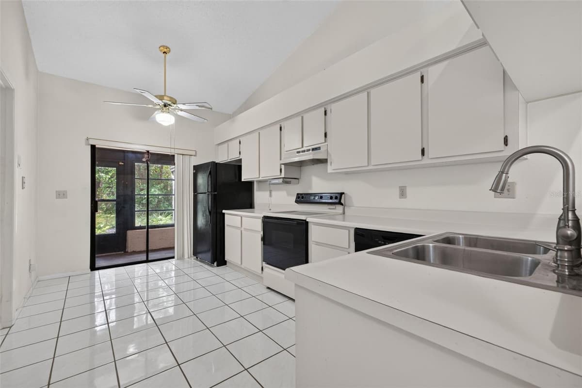 11754 SPRING TREE LANE — photo 10 of 23