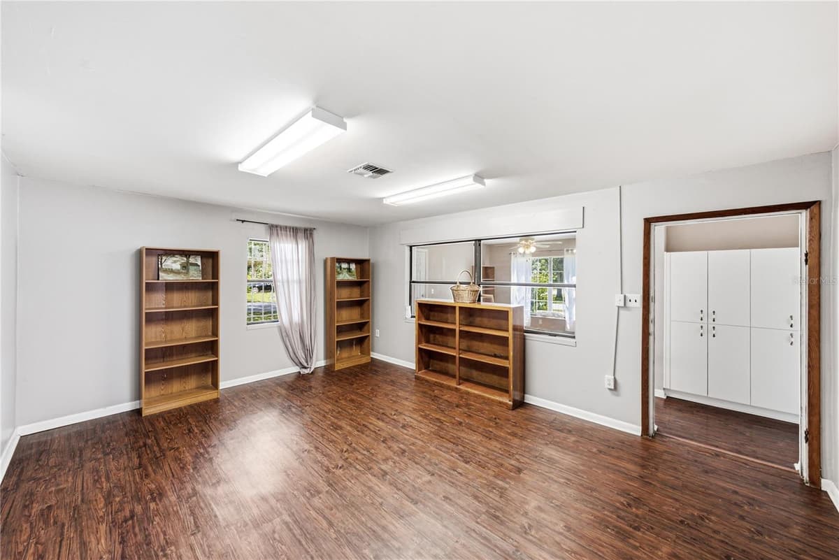 5207 10TH STREET — photo 13 of 44