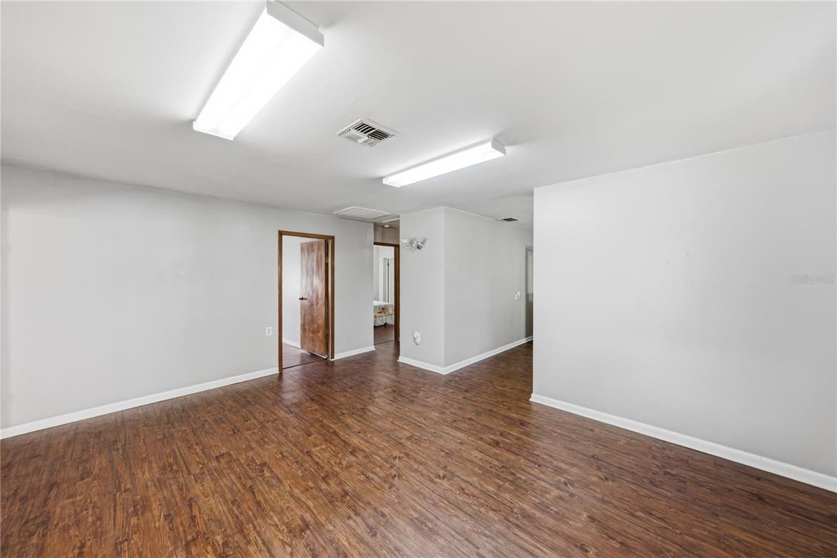 5207 10TH STREET — photo 15 of 44