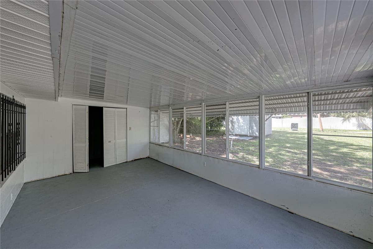 5207 10TH STREET — photo 40 of 44