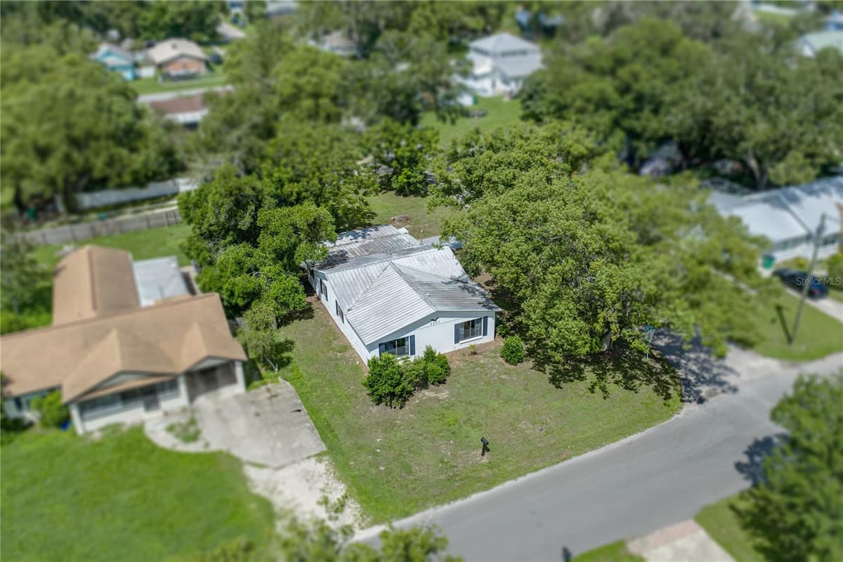 5207 10TH STREET — photo 5 of 44