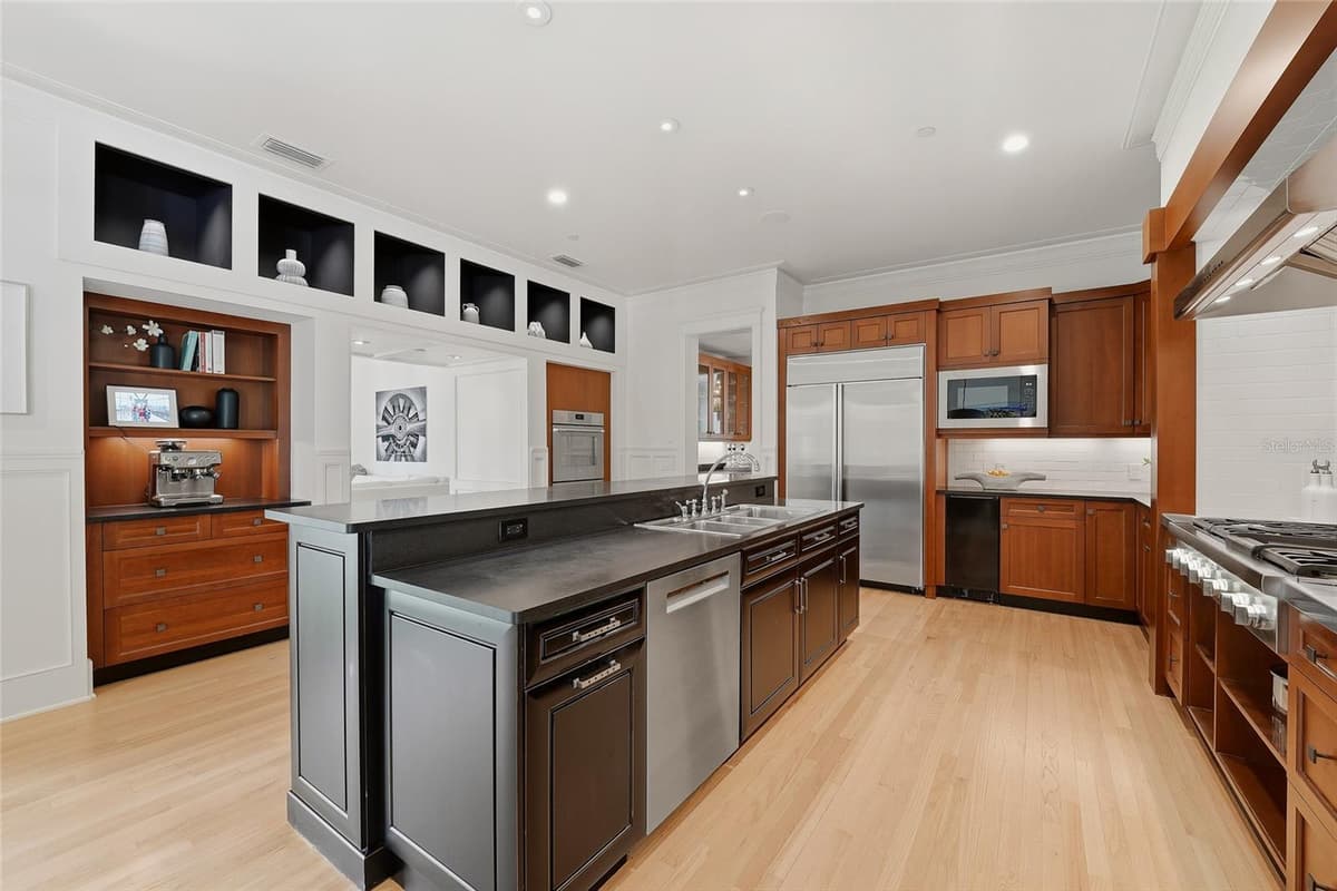 4601 NEW BROAD STREET — photo 19 of 96
