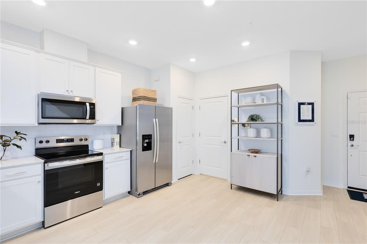 4405 JETTY LANE NE — photo 4 of 32