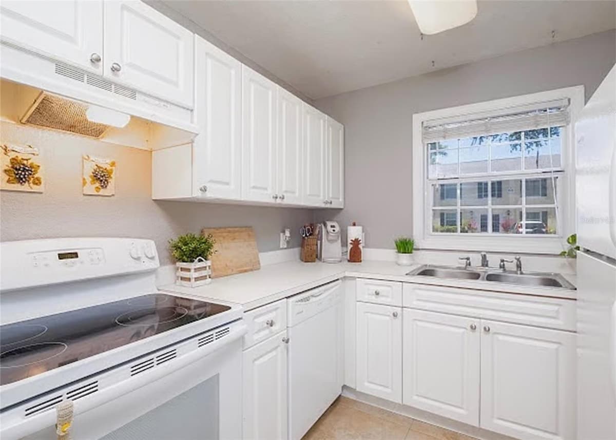 13812 ORANGE SUNSET DRIVE — photo 11 of 22