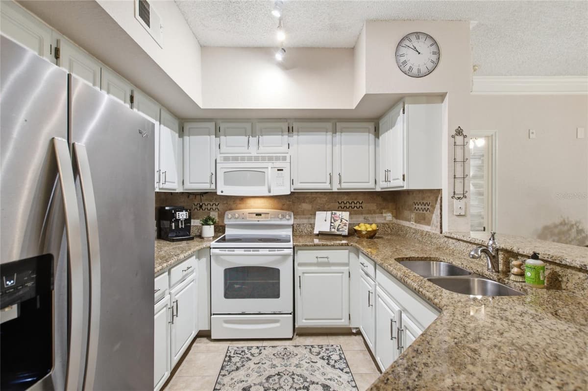 13037 MULBERRY PARK DRIVE — photo 4 of 38