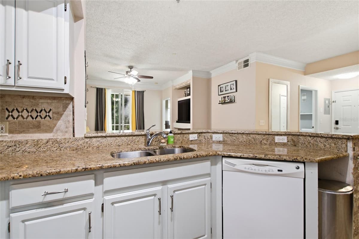 13037 MULBERRY PARK DRIVE — photo 5 of 38