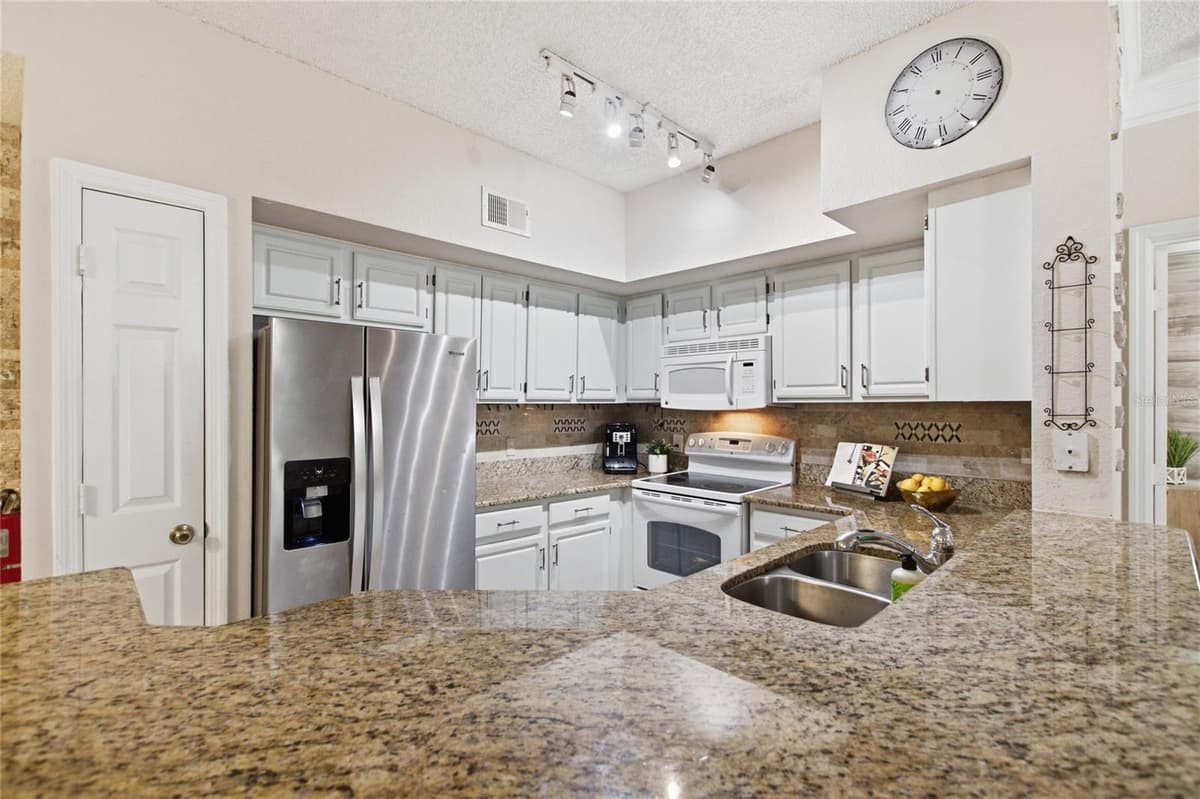 13037 MULBERRY PARK DRIVE — photo 7 of 38