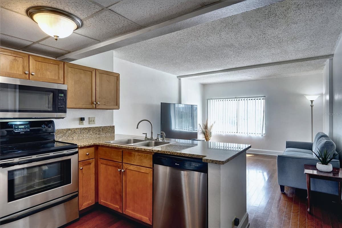 151 WASHINGTON STREET — photo 4 of 32