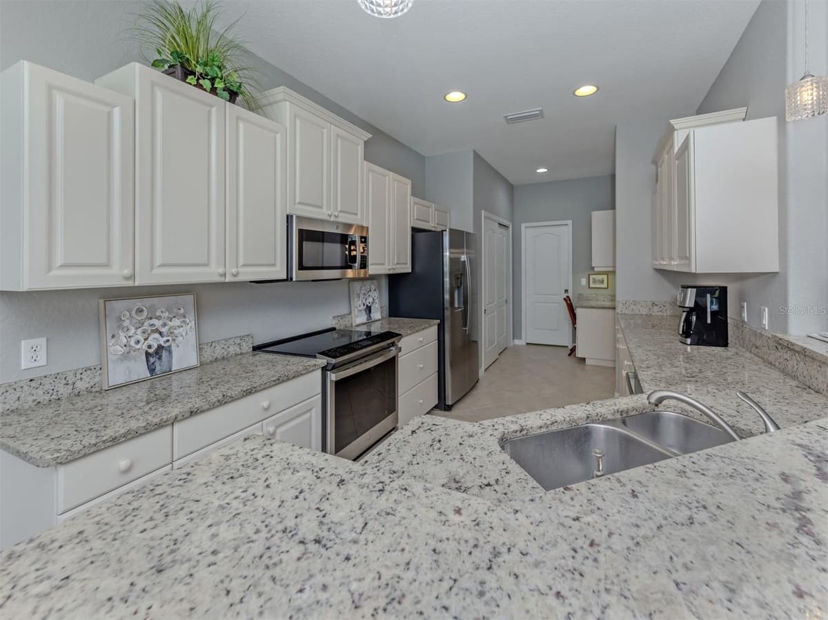 728 SERATA STREET — photo 13 of 52