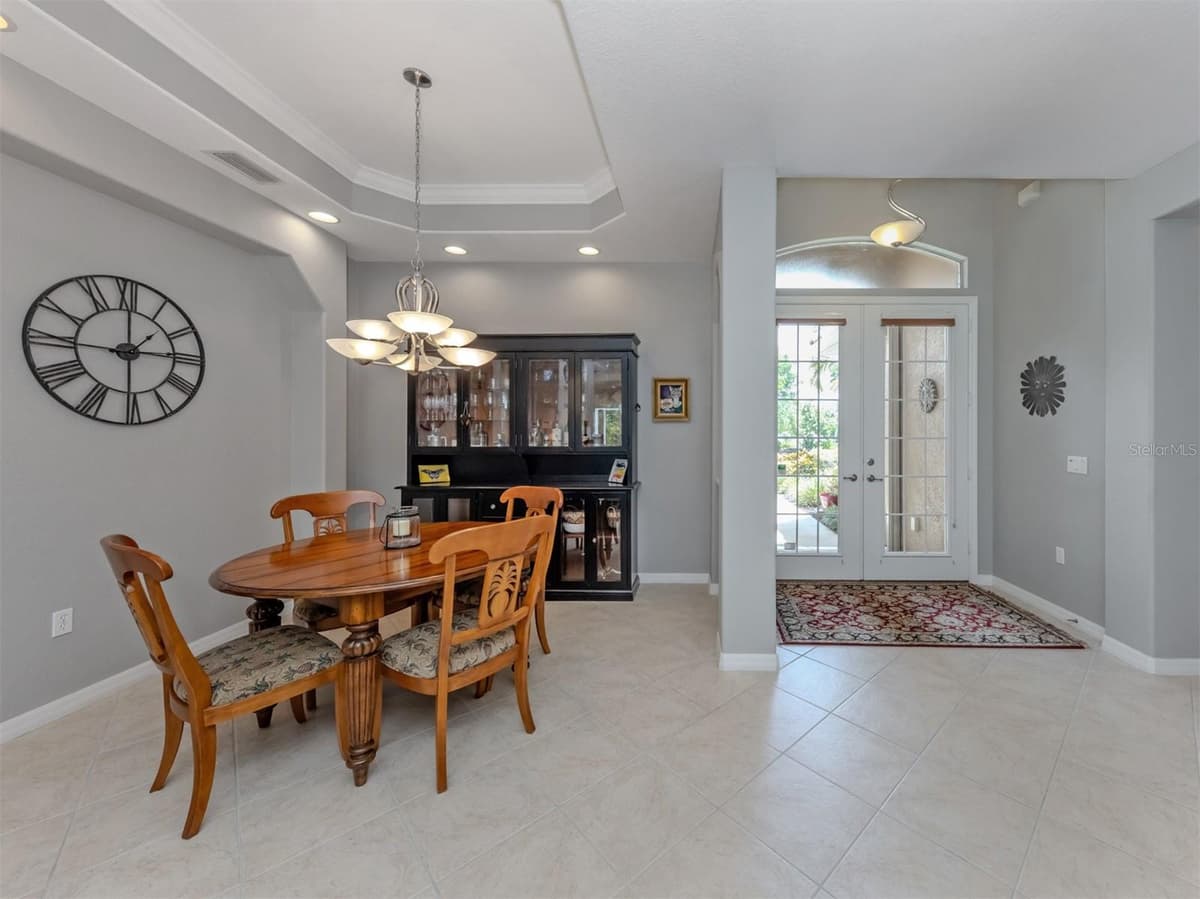 728 SERATA STREET — photo 5 of 52