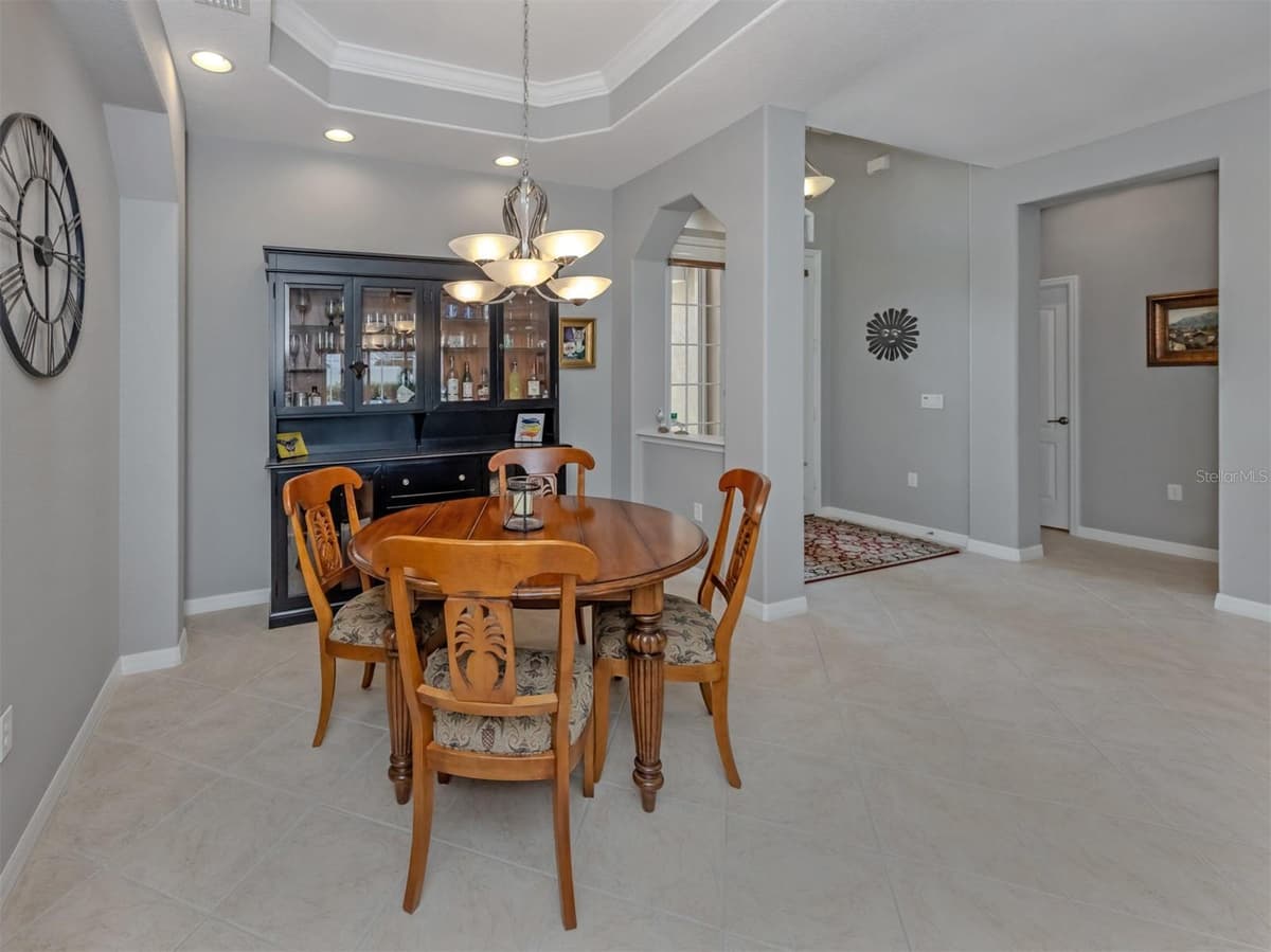 728 SERATA STREET — photo 10 of 52