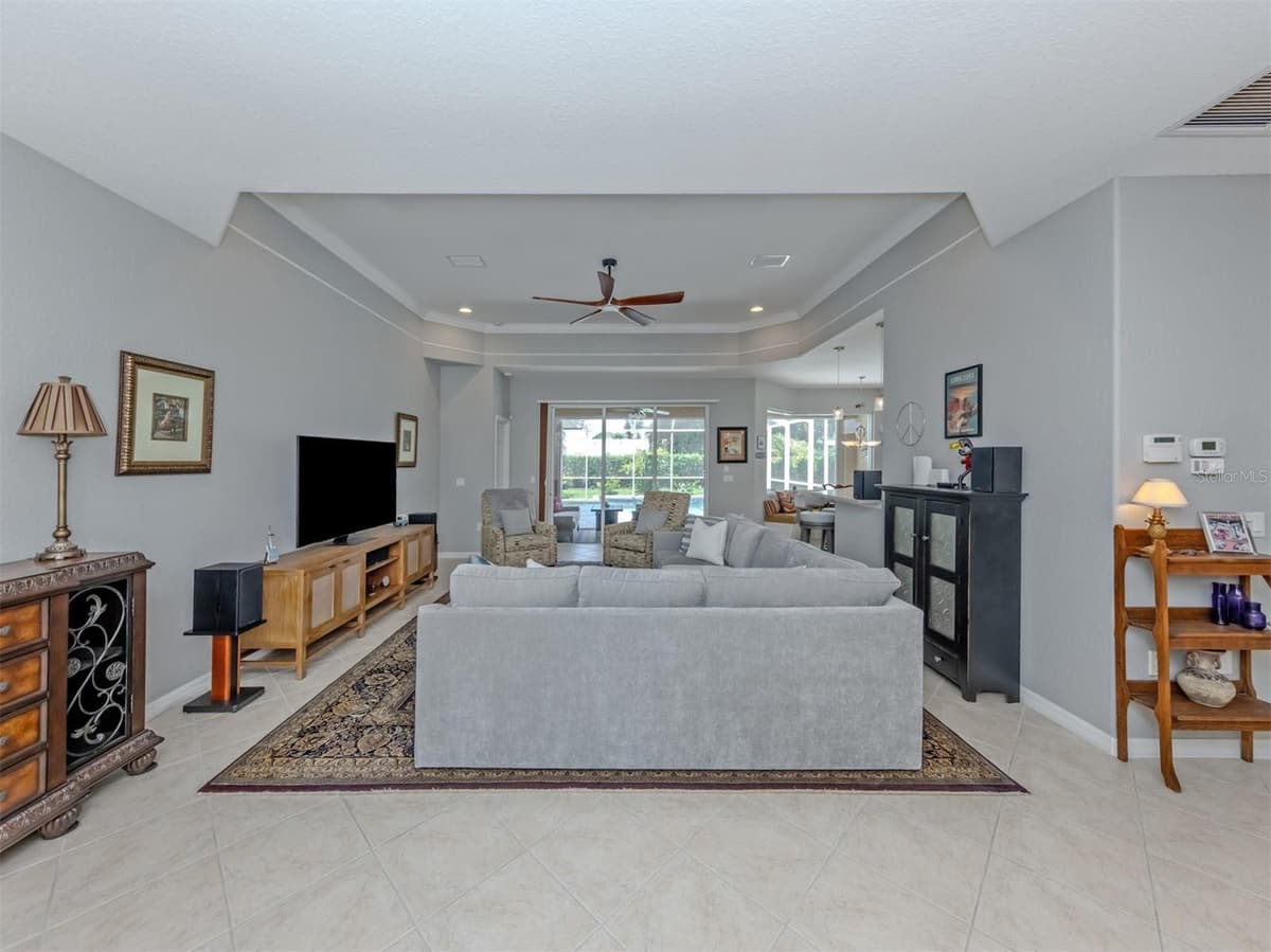 728 SERATA STREET — photo 7 of 52
