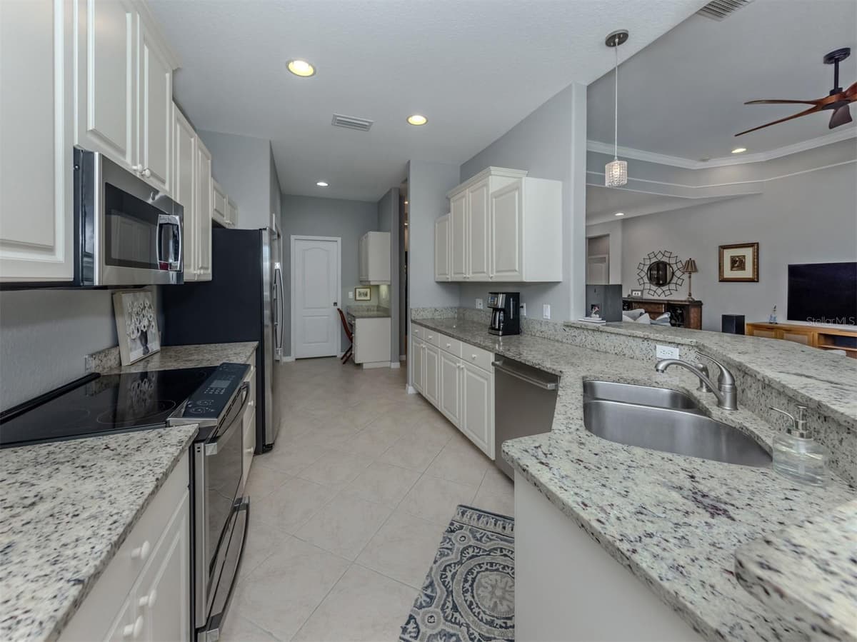 728 SERATA STREET — photo 15 of 52