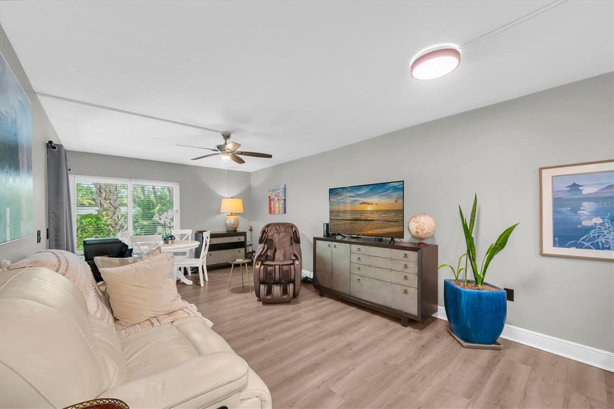 2209 BELLEAIR ROAD — photo 3 of 54