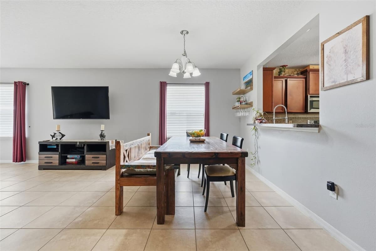 940 FALLBROOKE AVENUE — photo 10 of 38