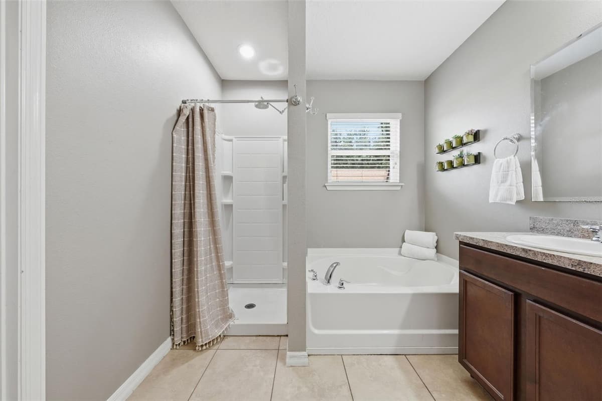 940 FALLBROOKE AVENUE — photo 20 of 38