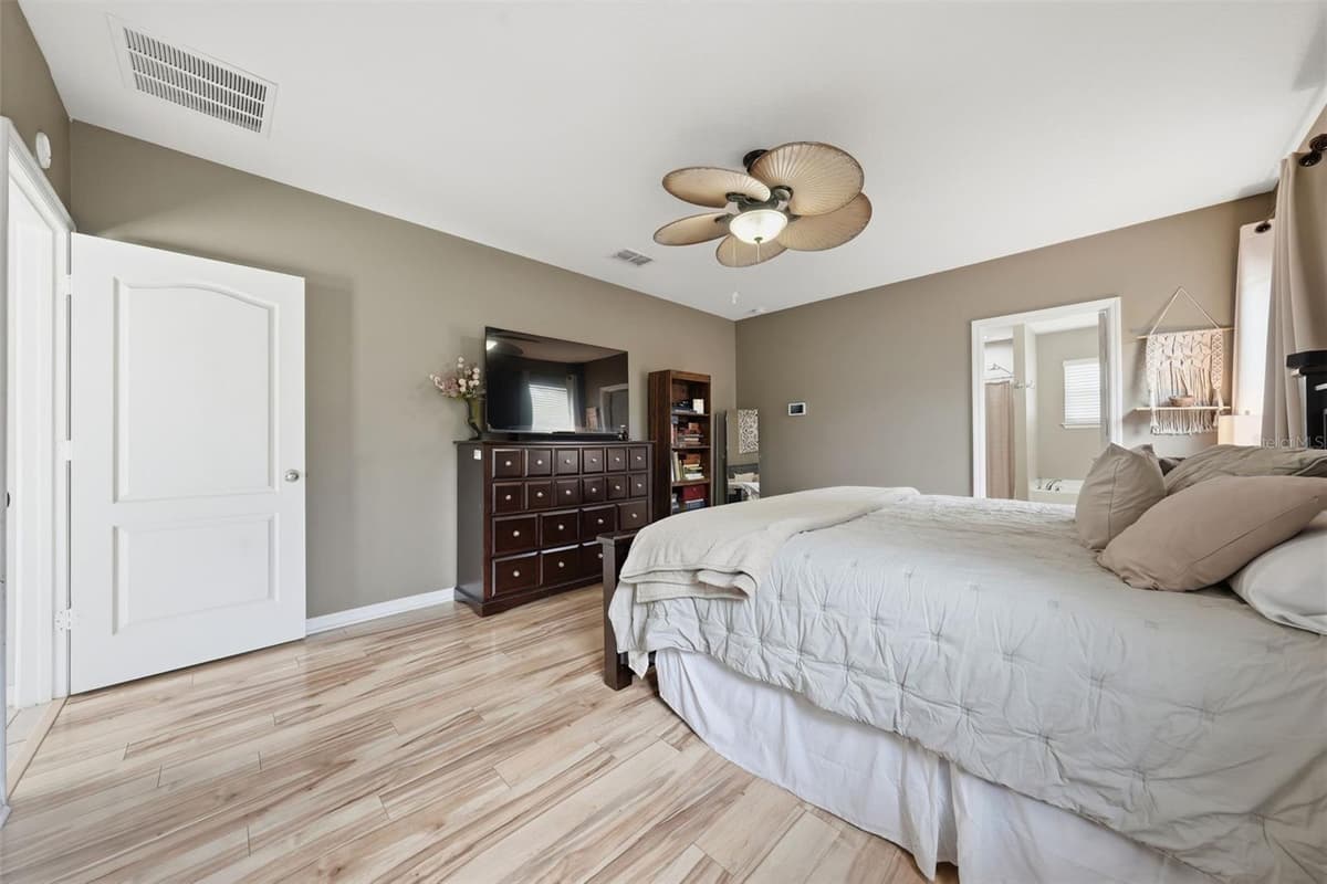 940 FALLBROOKE AVENUE — photo 17 of 38