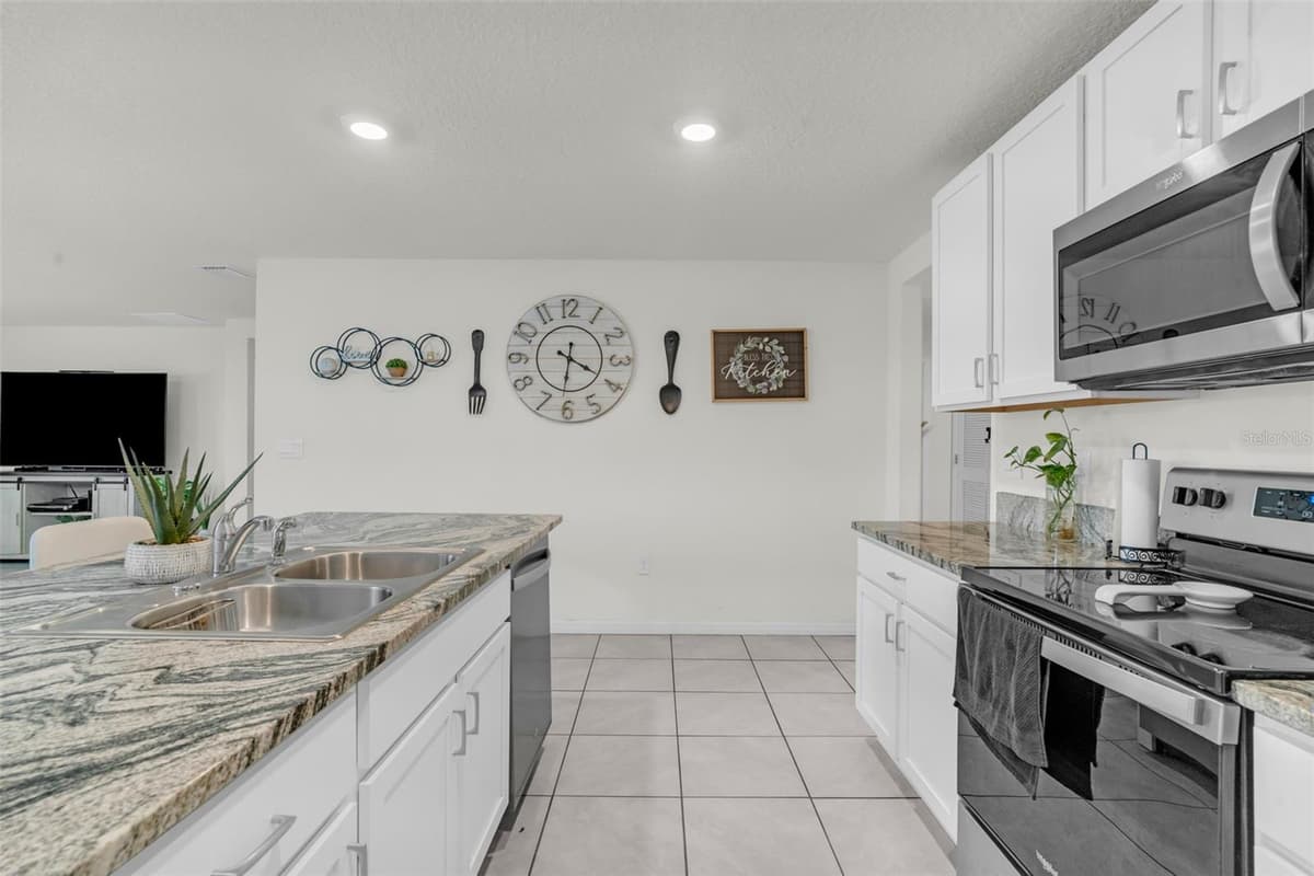 10463 BAYLOR DRIVE — photo 8 of 62