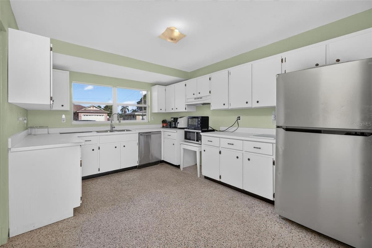 5701 PADGETT CIRCLE — photo 14 of 23