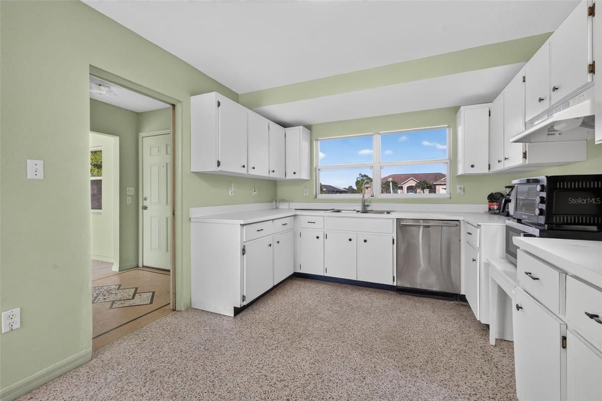 5701 PADGETT CIRCLE — photo 13 of 23