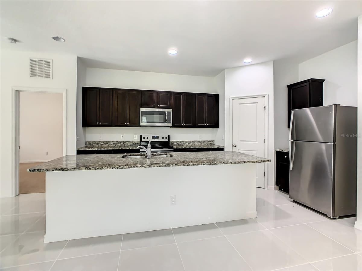 1025 MARGOT LANE — photo 4 of 48