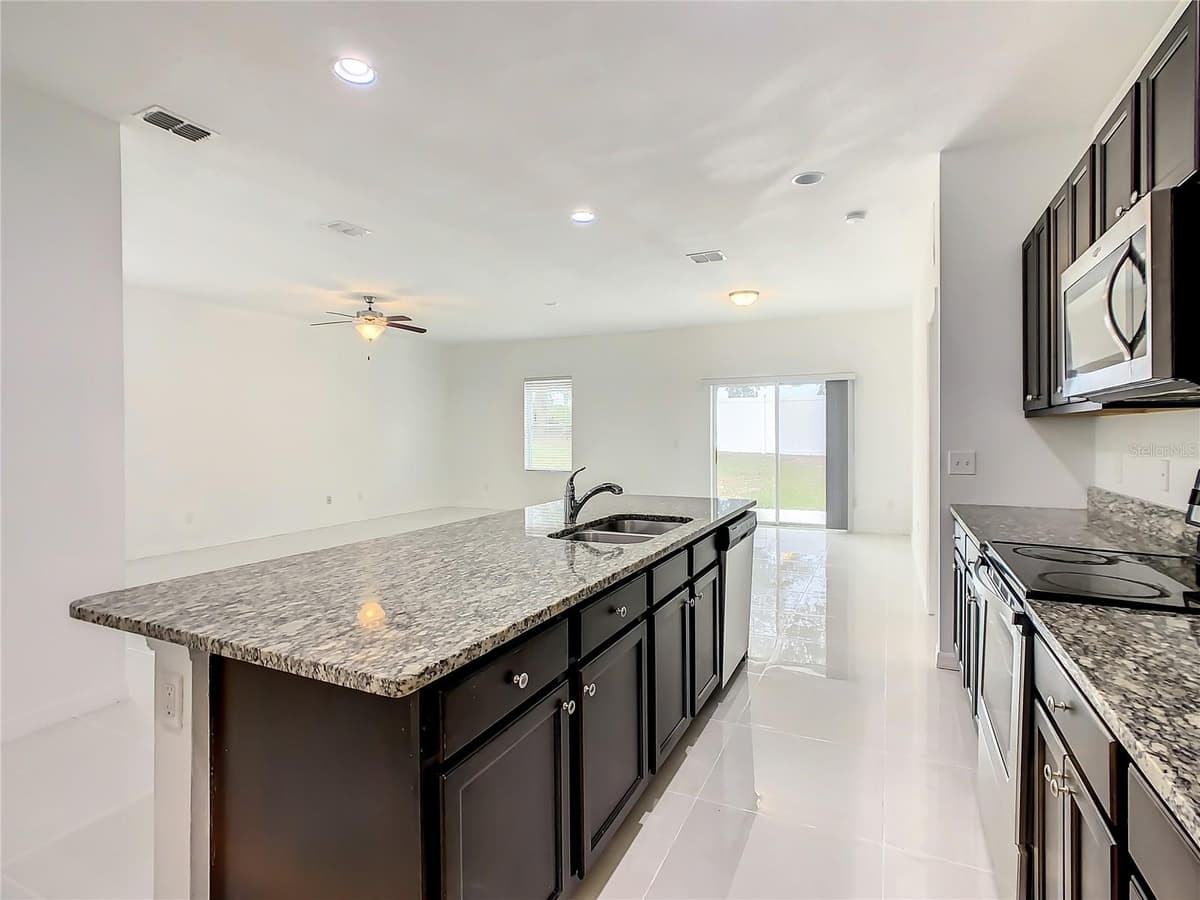 1025 MARGOT LANE — photo 7 of 48
