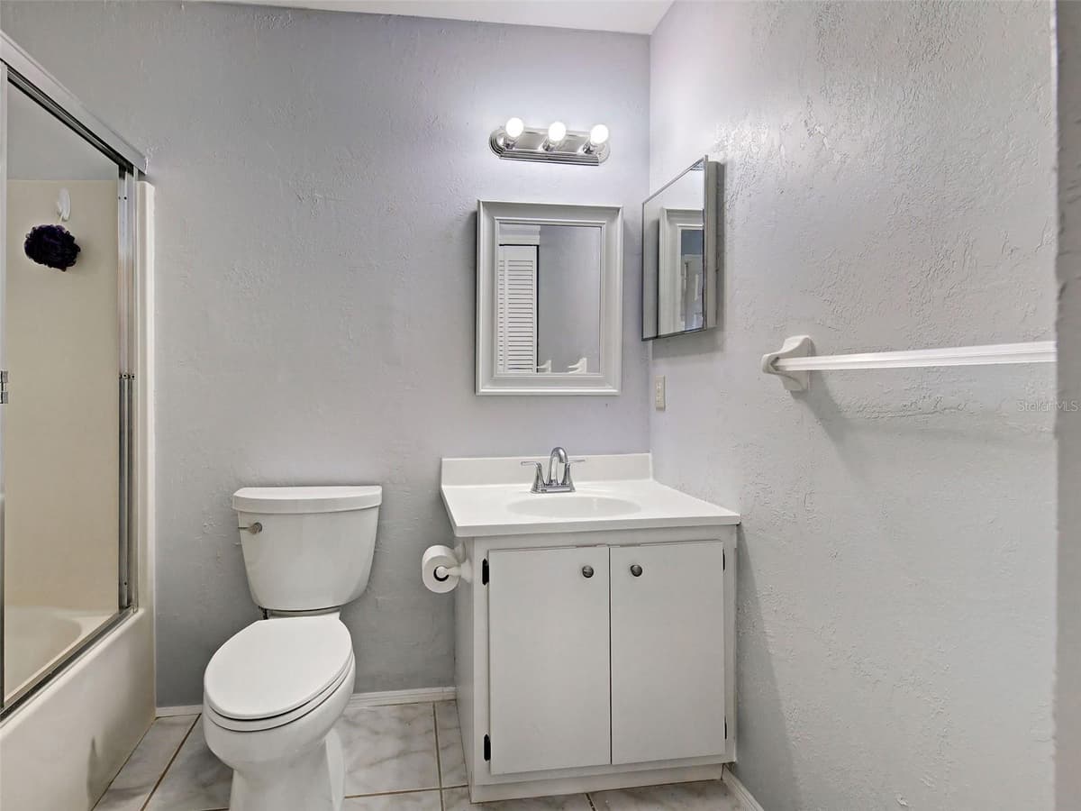 3300 LOVELAND BOULEVARD — photo 19 of 38