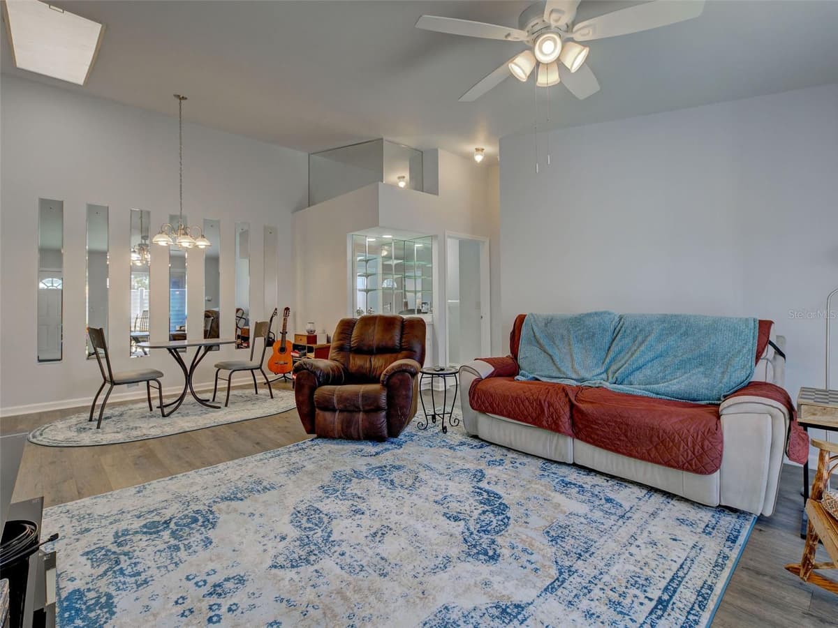 3300 LOVELAND BOULEVARD — photo 4 of 38