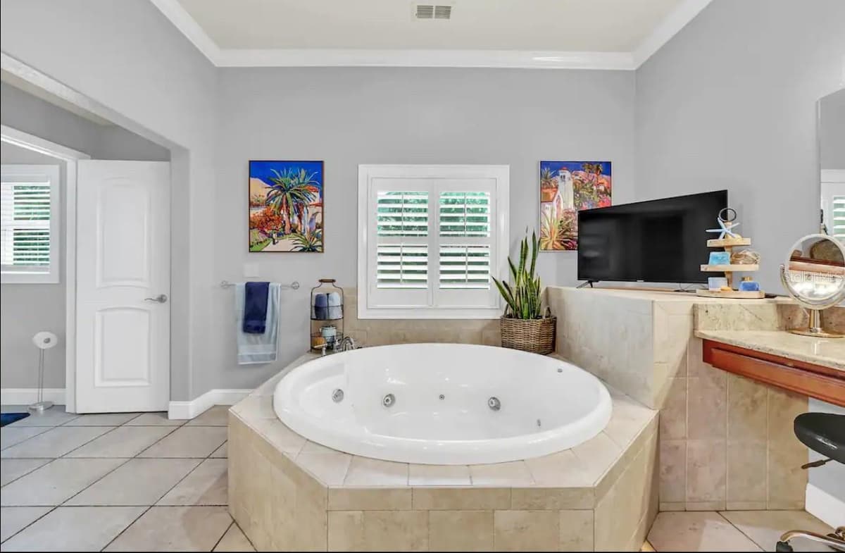 514 HILLSIDE DRIVE — photo 38 of 70