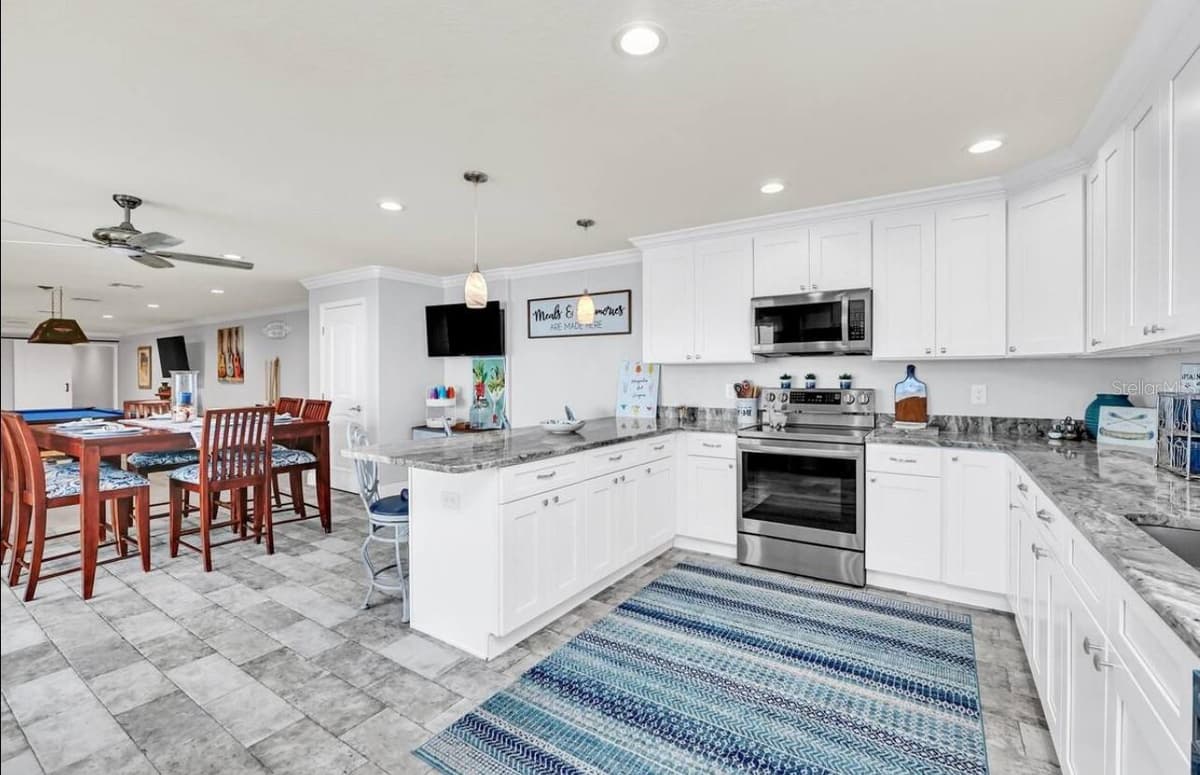 514 HILLSIDE DRIVE — photo 45 of 70