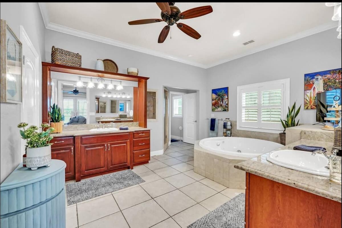 514 HILLSIDE DRIVE — photo 37 of 70