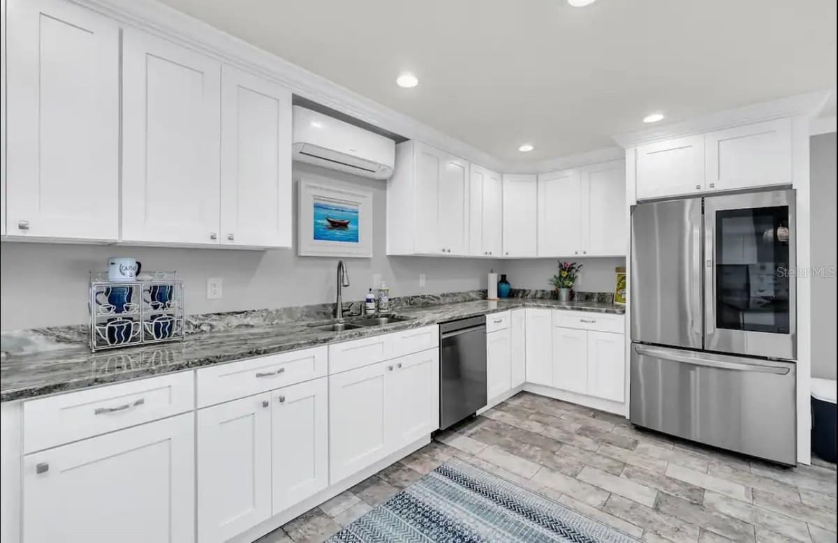 514 HILLSIDE DRIVE — photo 43 of 70