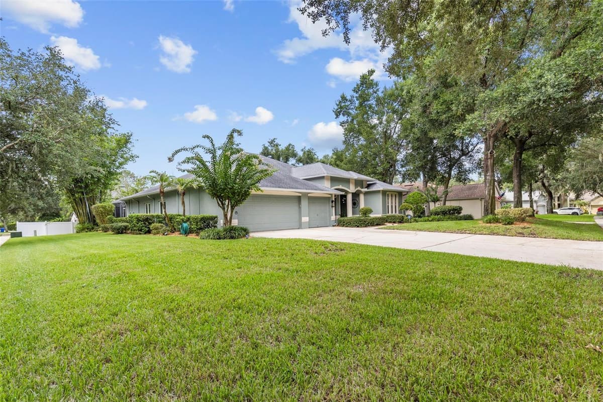 28 CAMELOT RIDGE DRIVE — photo 3 of 67