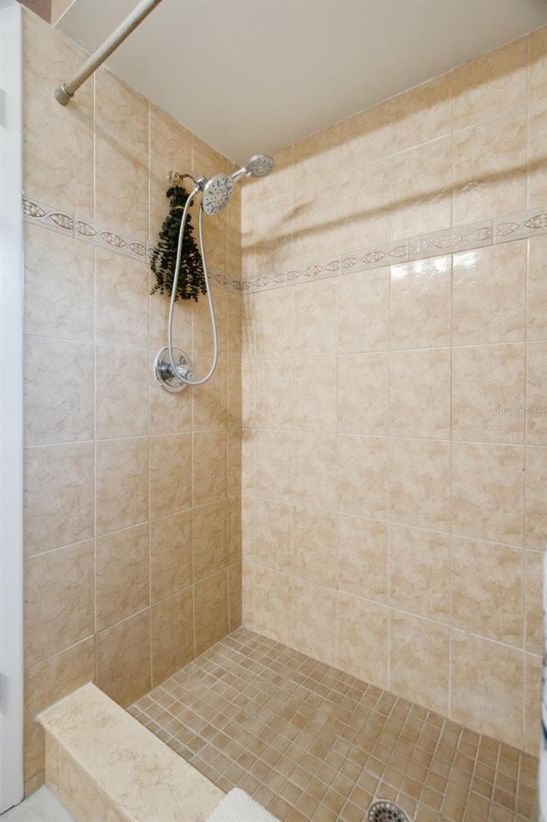 7907 DEER FOOT DRIVE — photo 15 of 32
