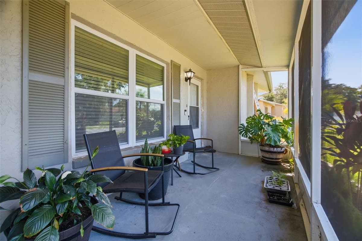 7907 DEER FOOT DRIVE — photo 2 of 32