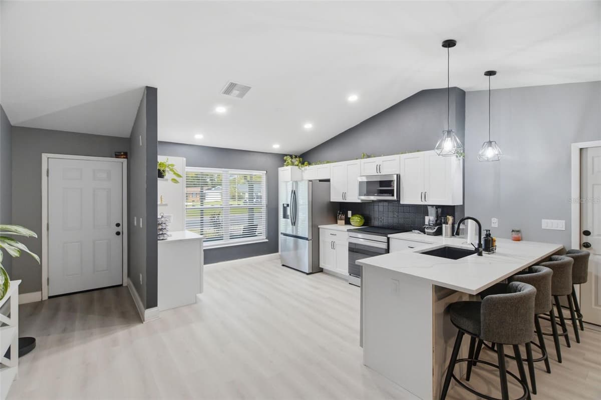 7907 DEER FOOT DRIVE — photo 3 of 32