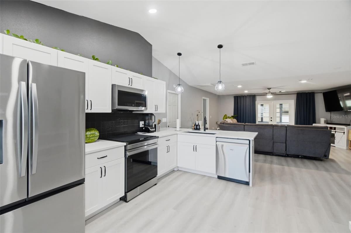 7907 DEER FOOT DRIVE — photo 4 of 32