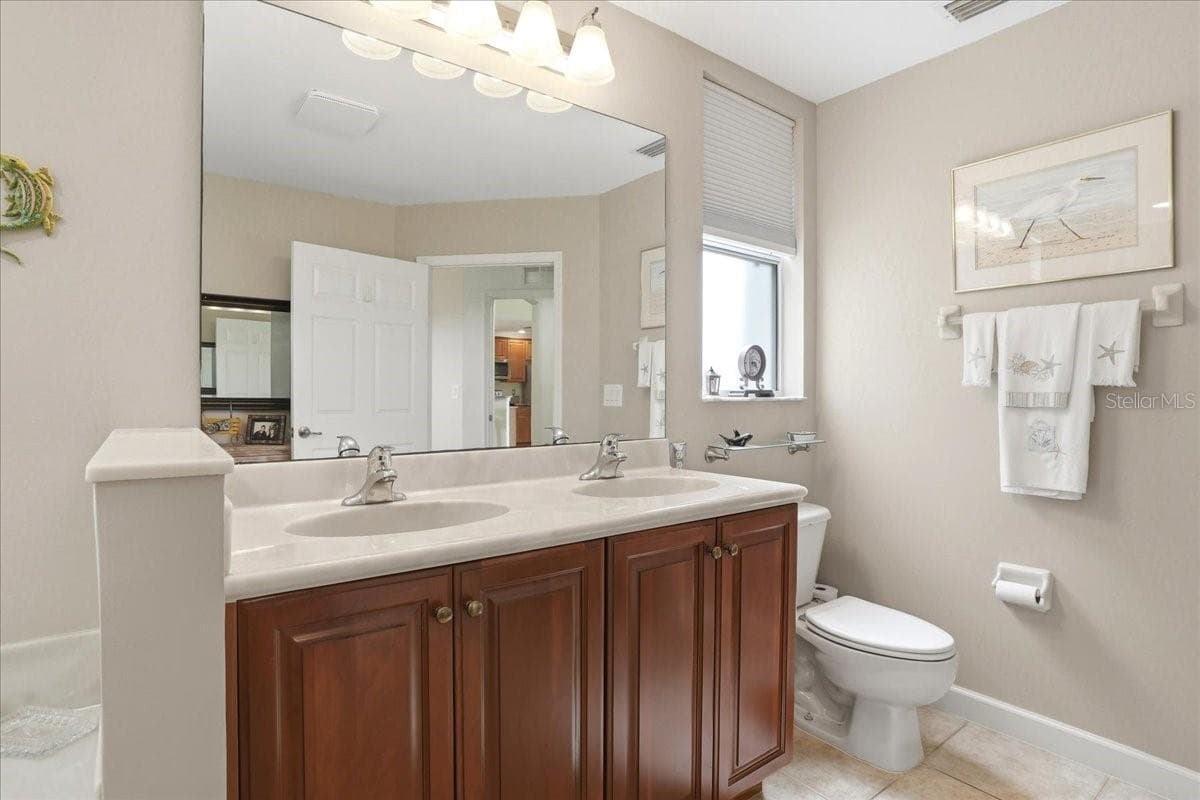 4223 LIRON AVENUE — photo 13 of 32
