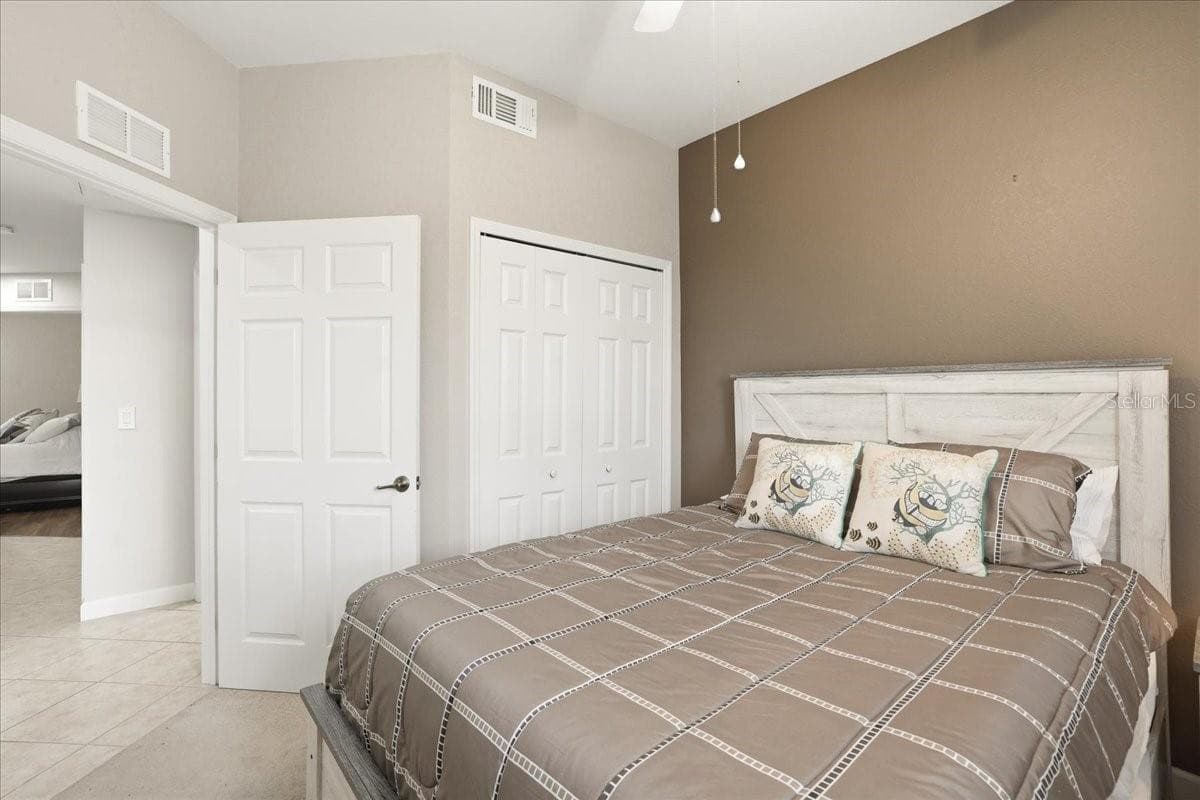 4223 LIRON AVENUE — photo 15 of 32