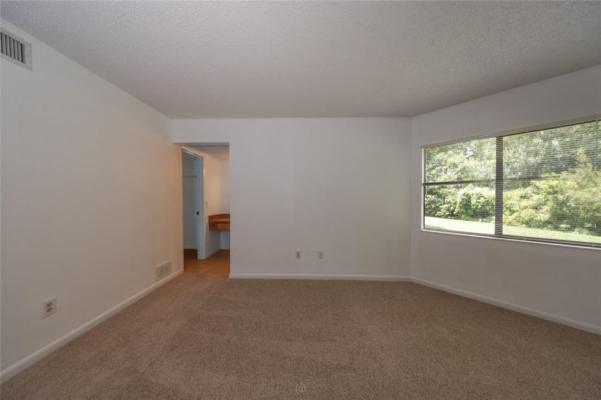 9 SOUTHBURY COURT — photo 17 of 38
