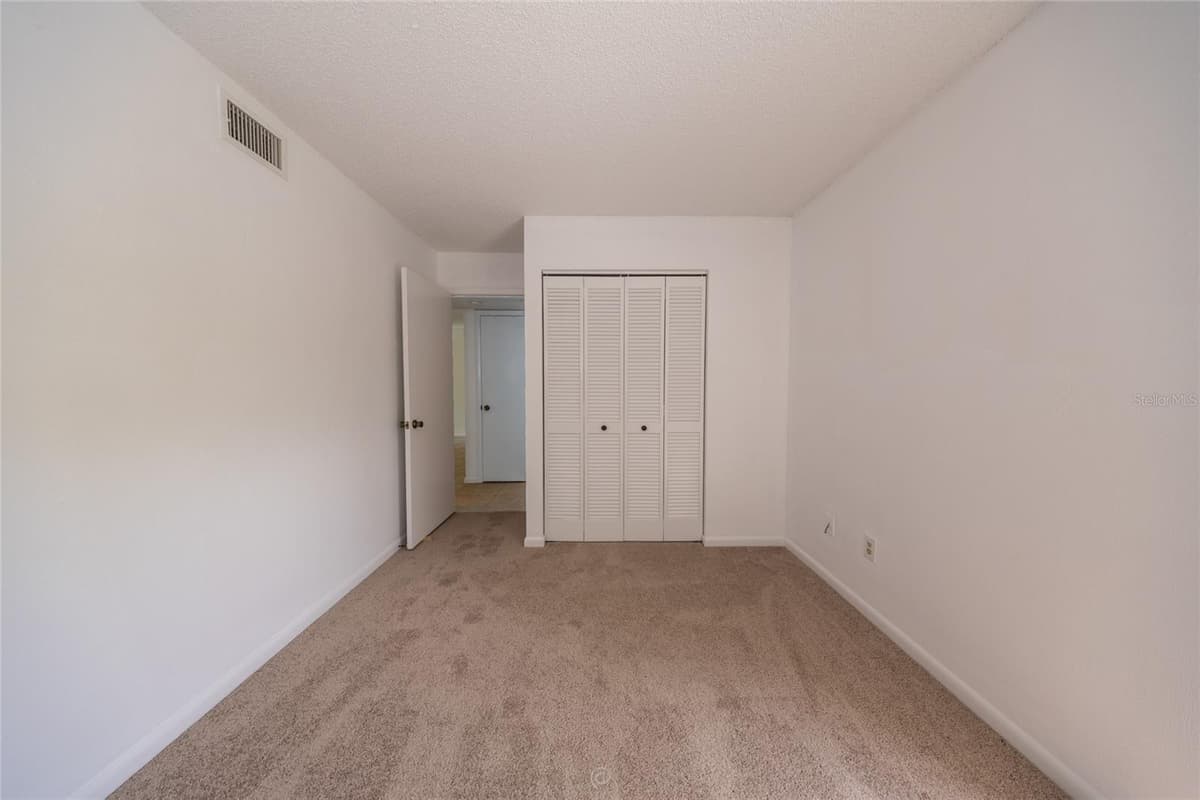 9 SOUTHBURY COURT — photo 23 of 38