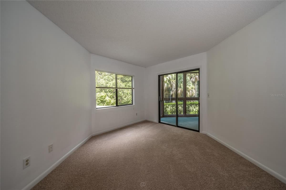 9 SOUTHBURY COURT — photo 18 of 38