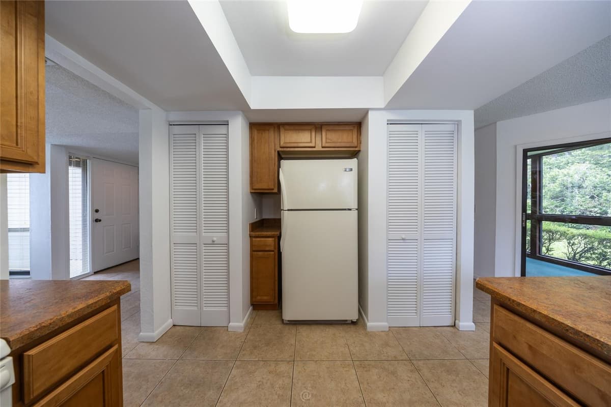 9 SOUTHBURY COURT — photo 9 of 38