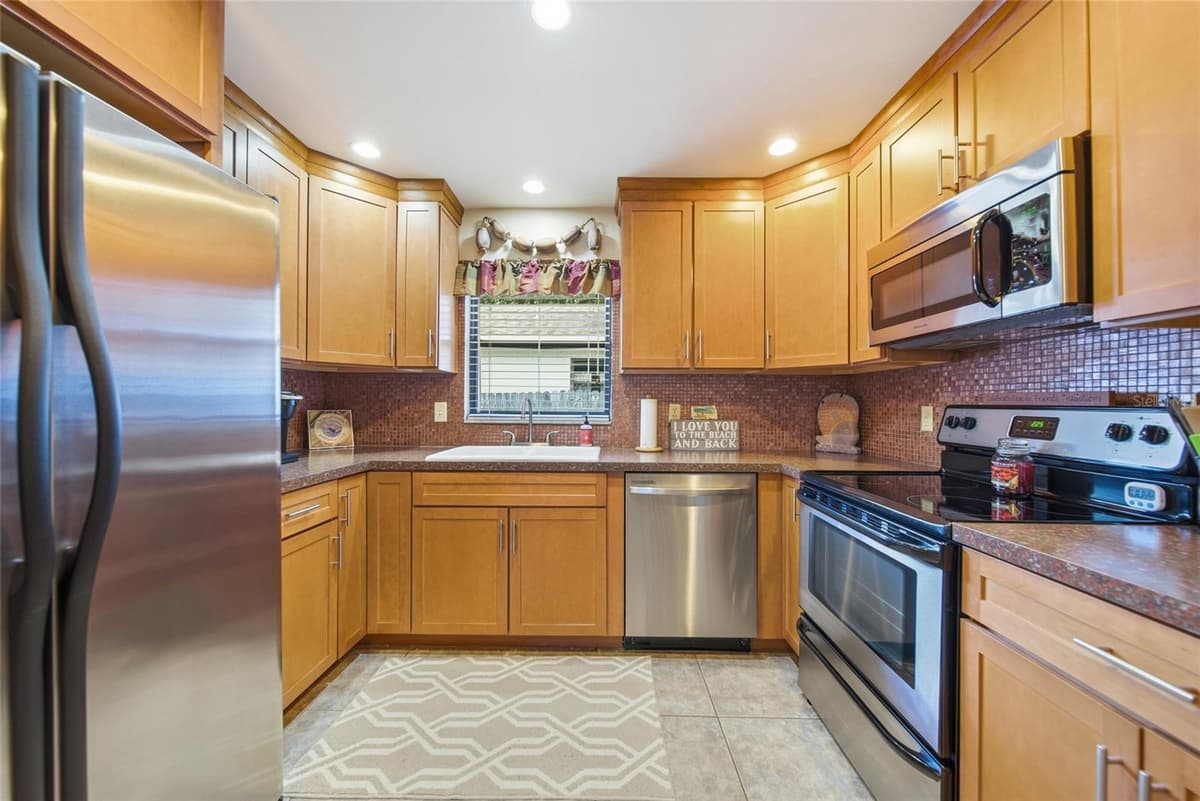 1140 DR ML KING JR STREET — photo 10 of 32